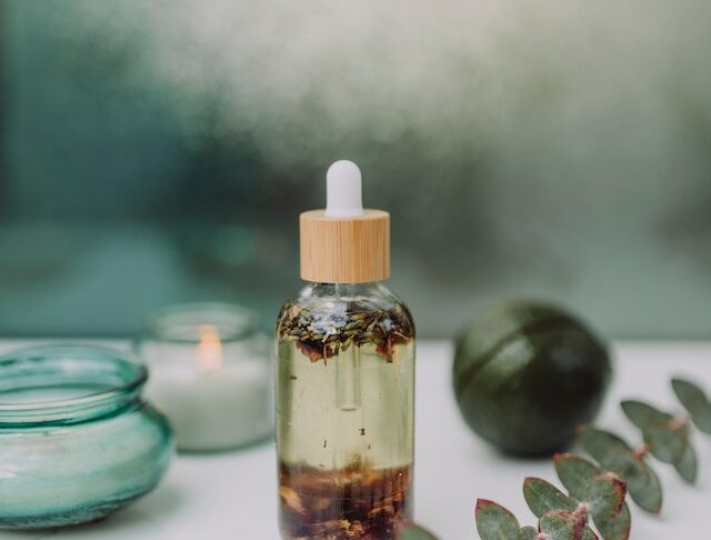 Odkryj zalety aromaterapii z olejkami eterycznymi